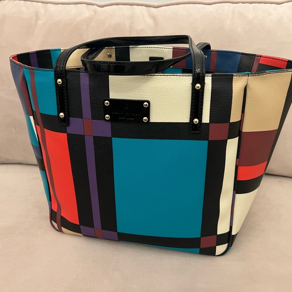 Kate Spade handbag! Condition like new. Just wear a couple times. 11”h 20”w 7”d.
